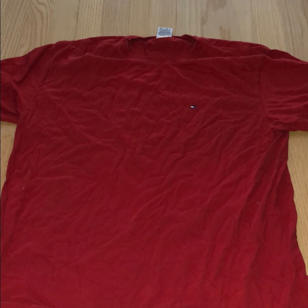 red tommy hilfiger t-shirt